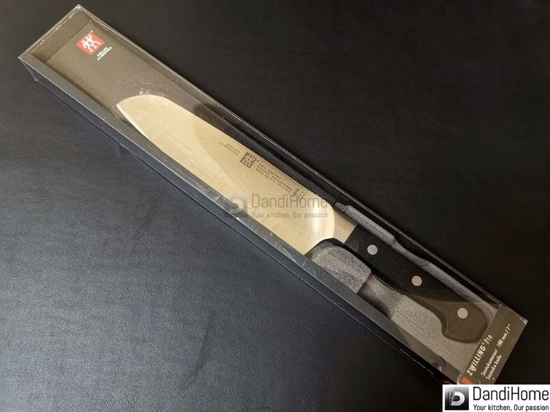 Dao-Zwilling-Santoku-7in-Pro-with-hollow-edge-52